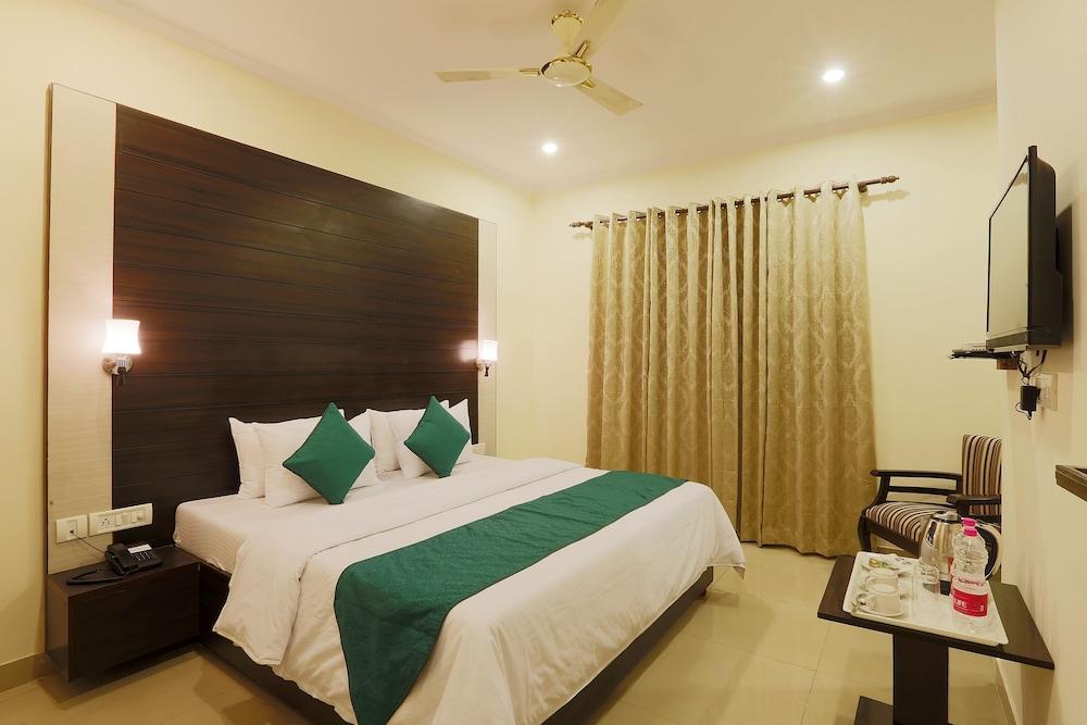 Hotel Chanakya Inn Ню Делхи Екстериор снимка