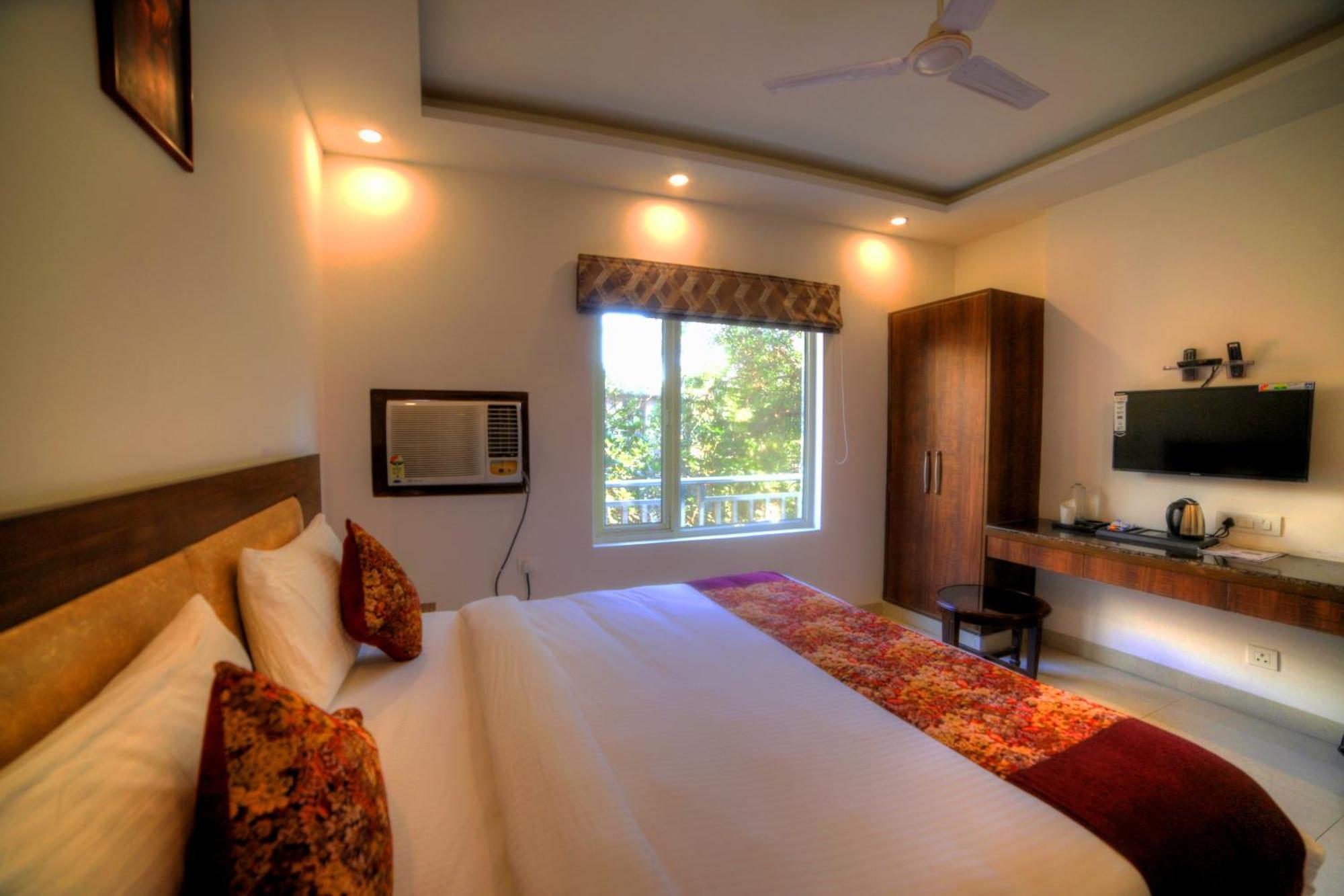 Hotel Chanakya Inn Ню Делхи Екстериор снимка