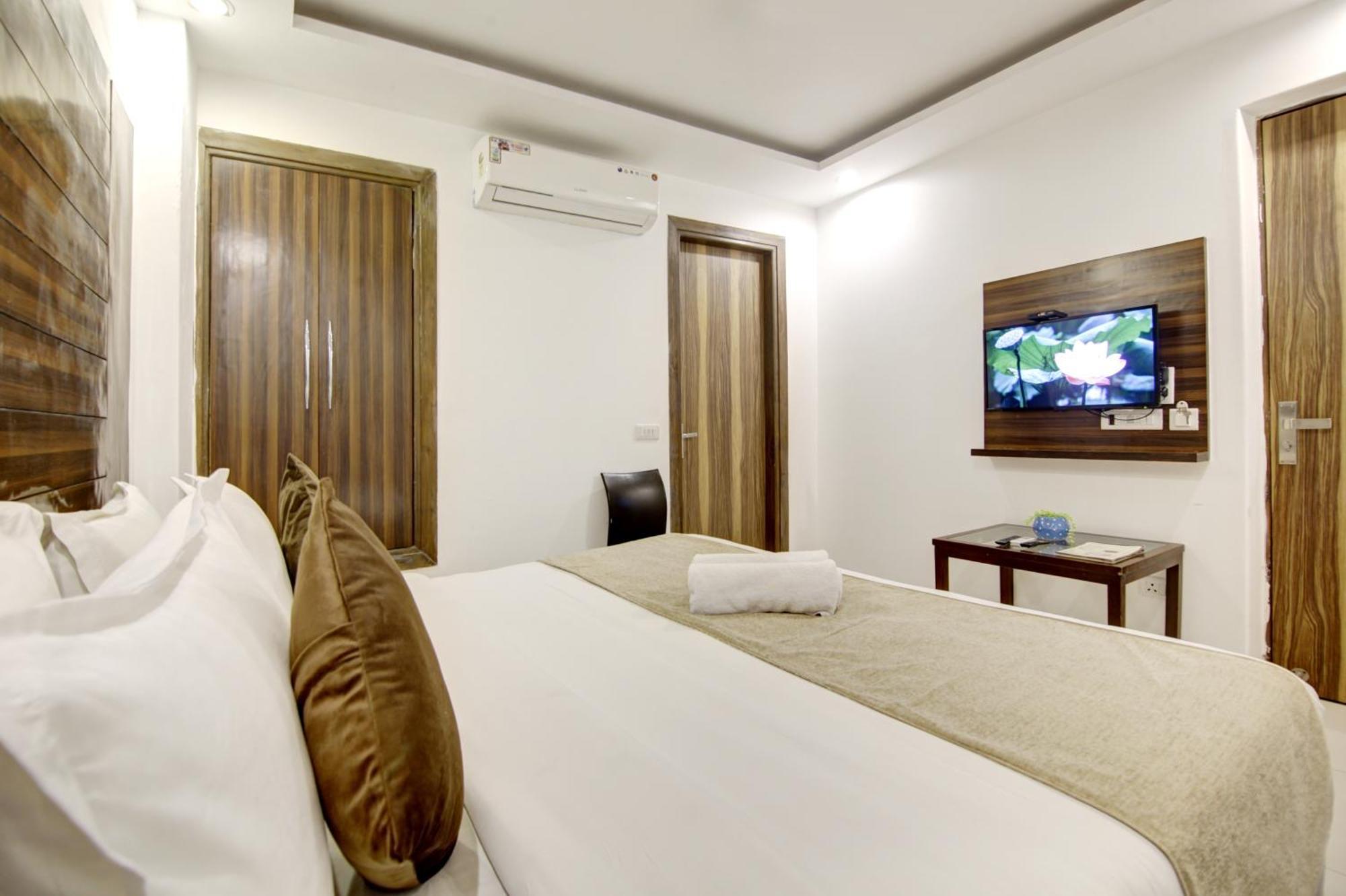 Hotel Chanakya Inn Ню Делхи Екстериор снимка