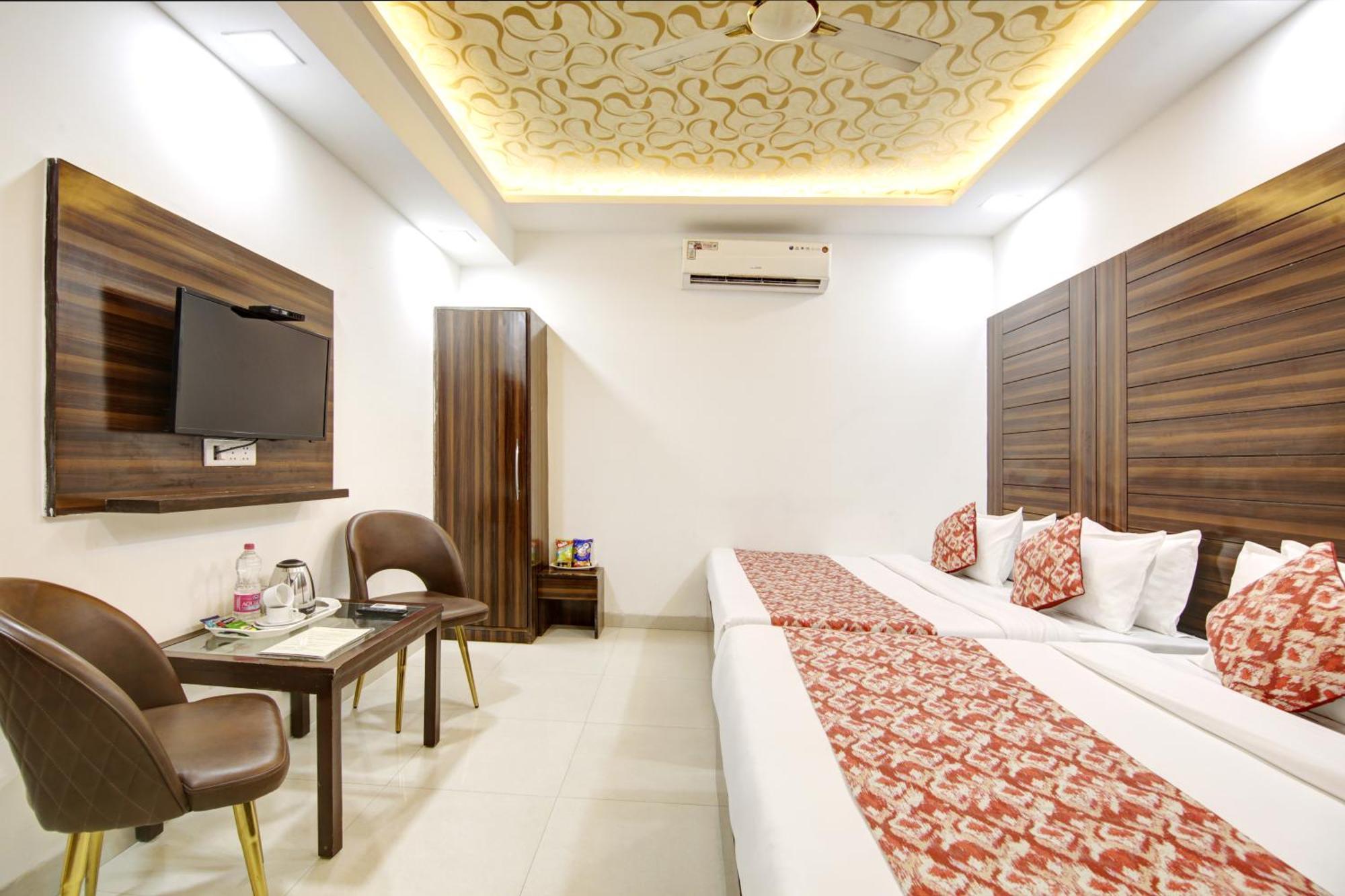 Hotel Chanakya Inn Ню Делхи Екстериор снимка