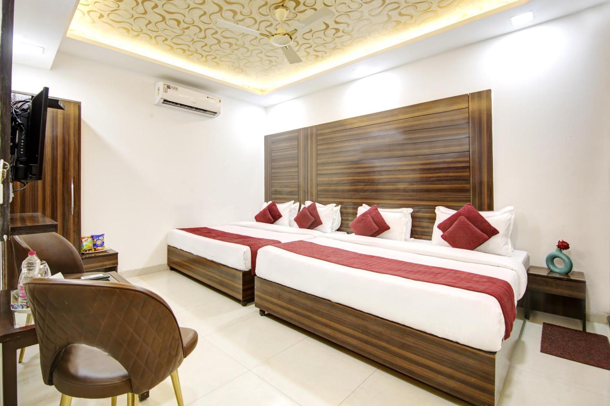 Hotel Chanakya Inn Ню Делхи Екстериор снимка