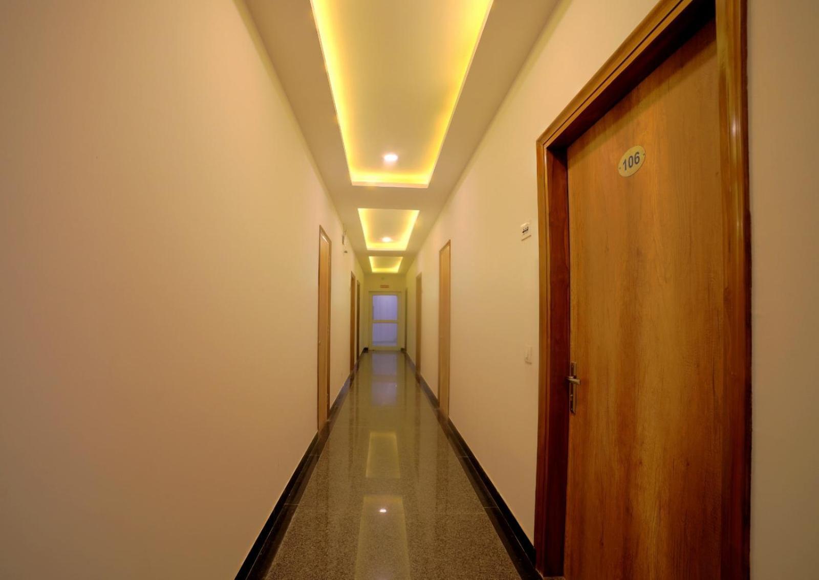 Hotel Chanakya Inn Ню Делхи Екстериор снимка