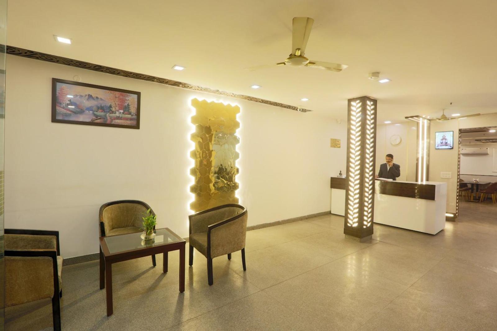 Hotel Chanakya Inn Ню Делхи Екстериор снимка