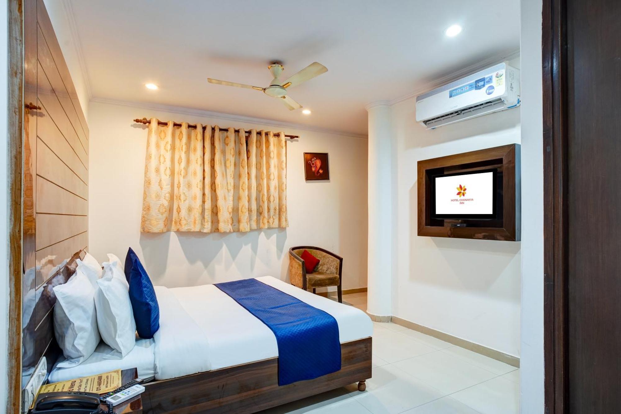 Hotel Chanakya Inn Ню Делхи Екстериор снимка