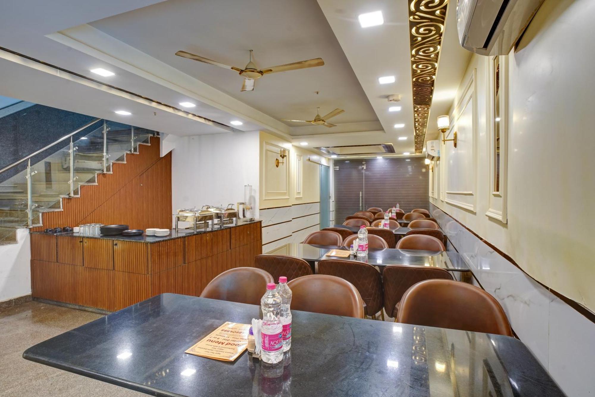 Hotel Chanakya Inn Ню Делхи Екстериор снимка