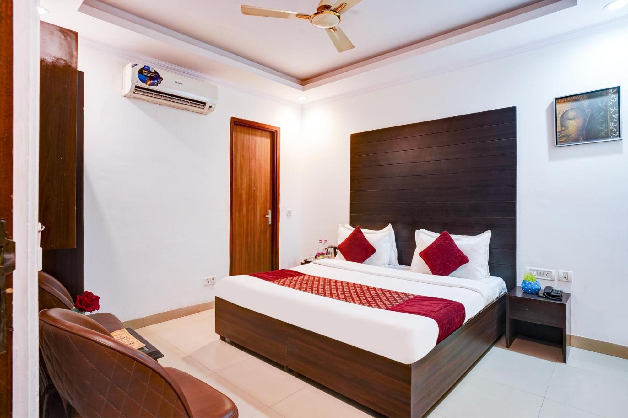 Hotel Chanakya Inn Ню Делхи Екстериор снимка