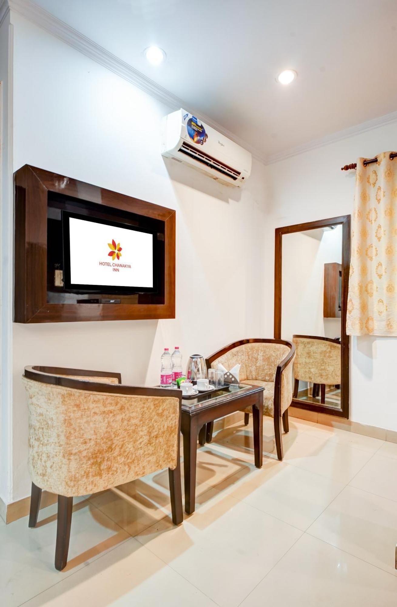 Hotel Chanakya Inn Ню Делхи Екстериор снимка