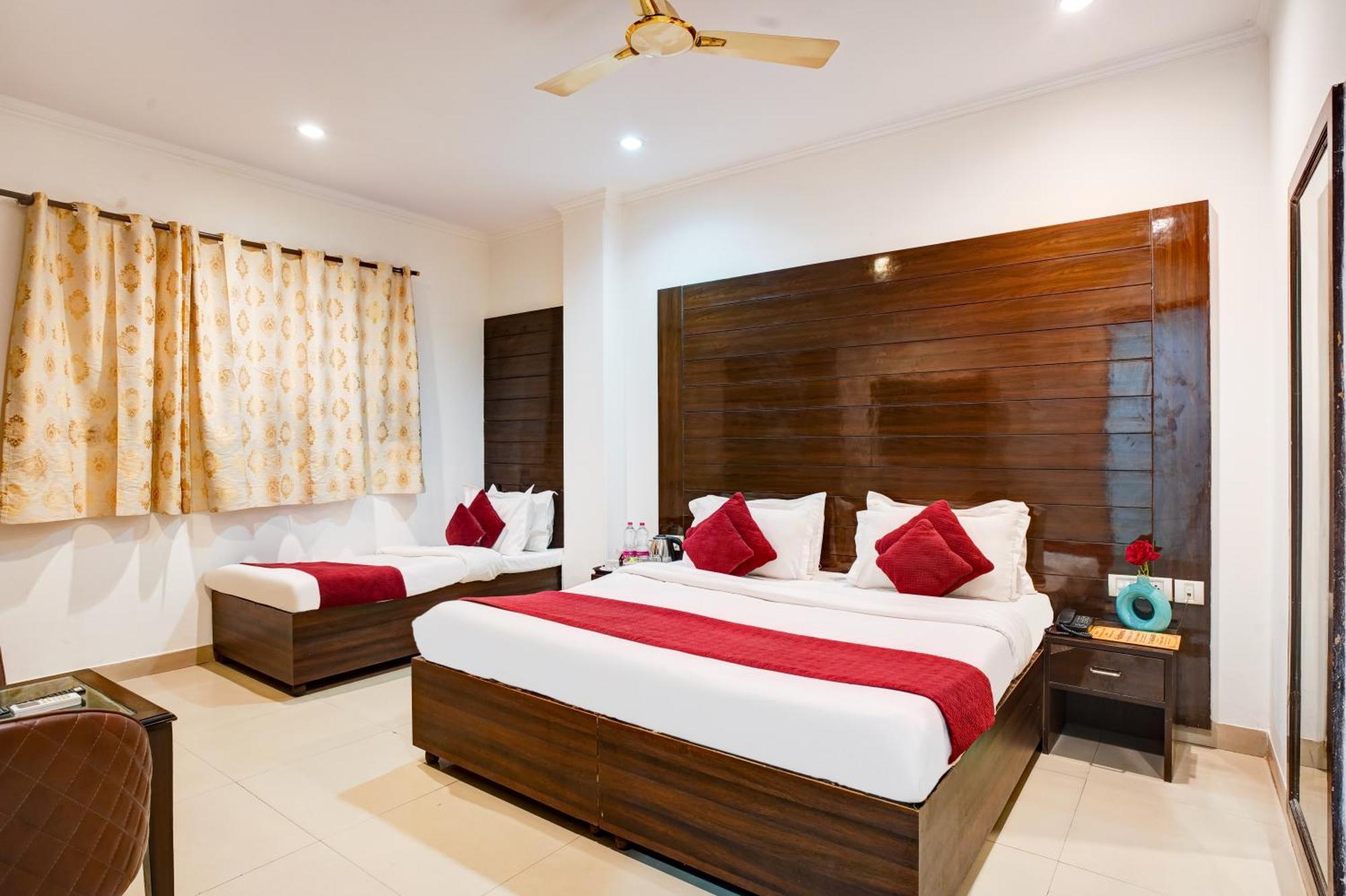 Hotel Chanakya Inn Ню Делхи Екстериор снимка