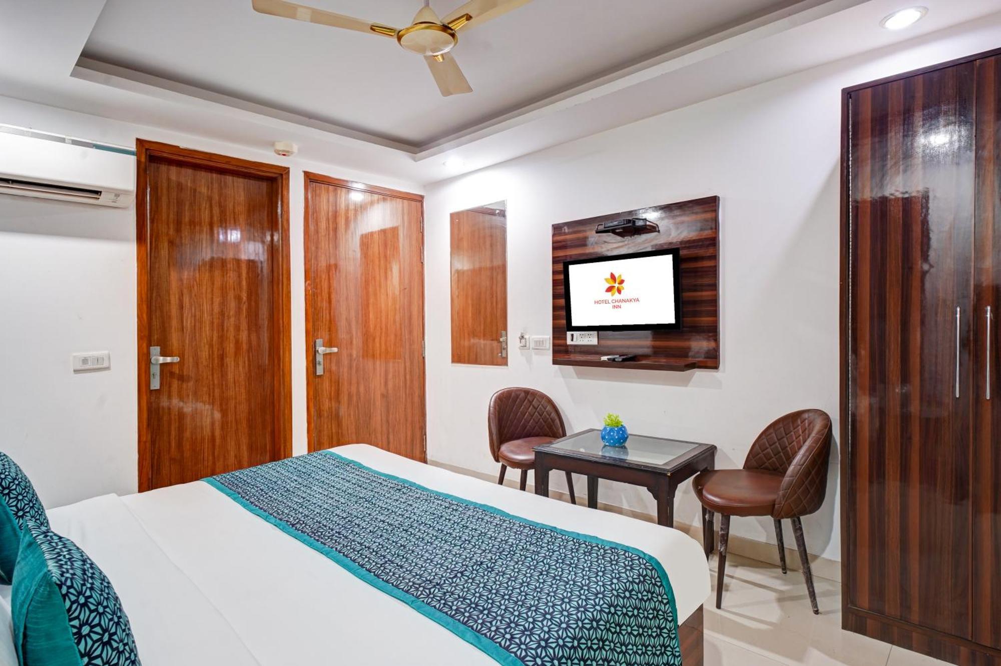 Hotel Chanakya Inn Ню Делхи Екстериор снимка