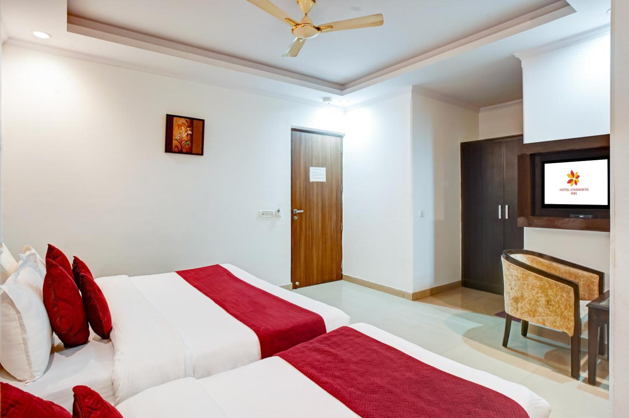 Hotel Chanakya Inn Ню Делхи Екстериор снимка