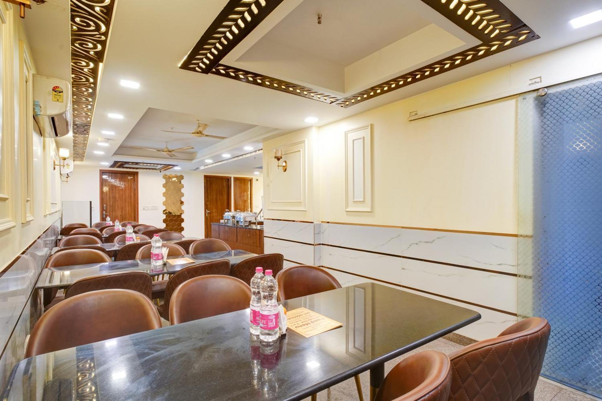 Hotel Chanakya Inn Ню Делхи Екстериор снимка