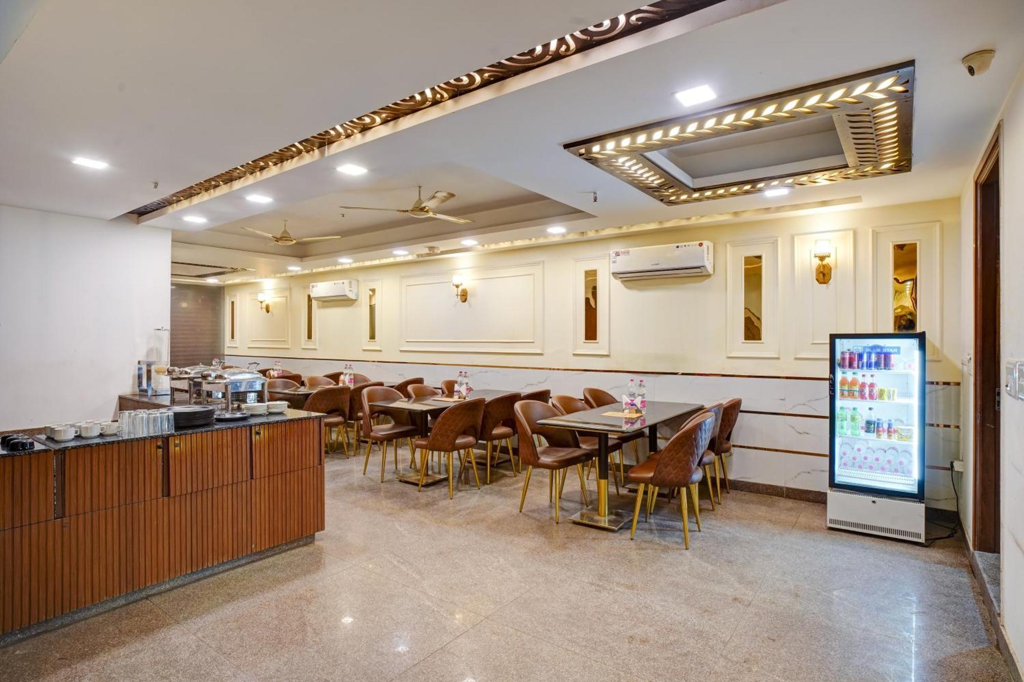 Hotel Chanakya Inn Ню Делхи Екстериор снимка