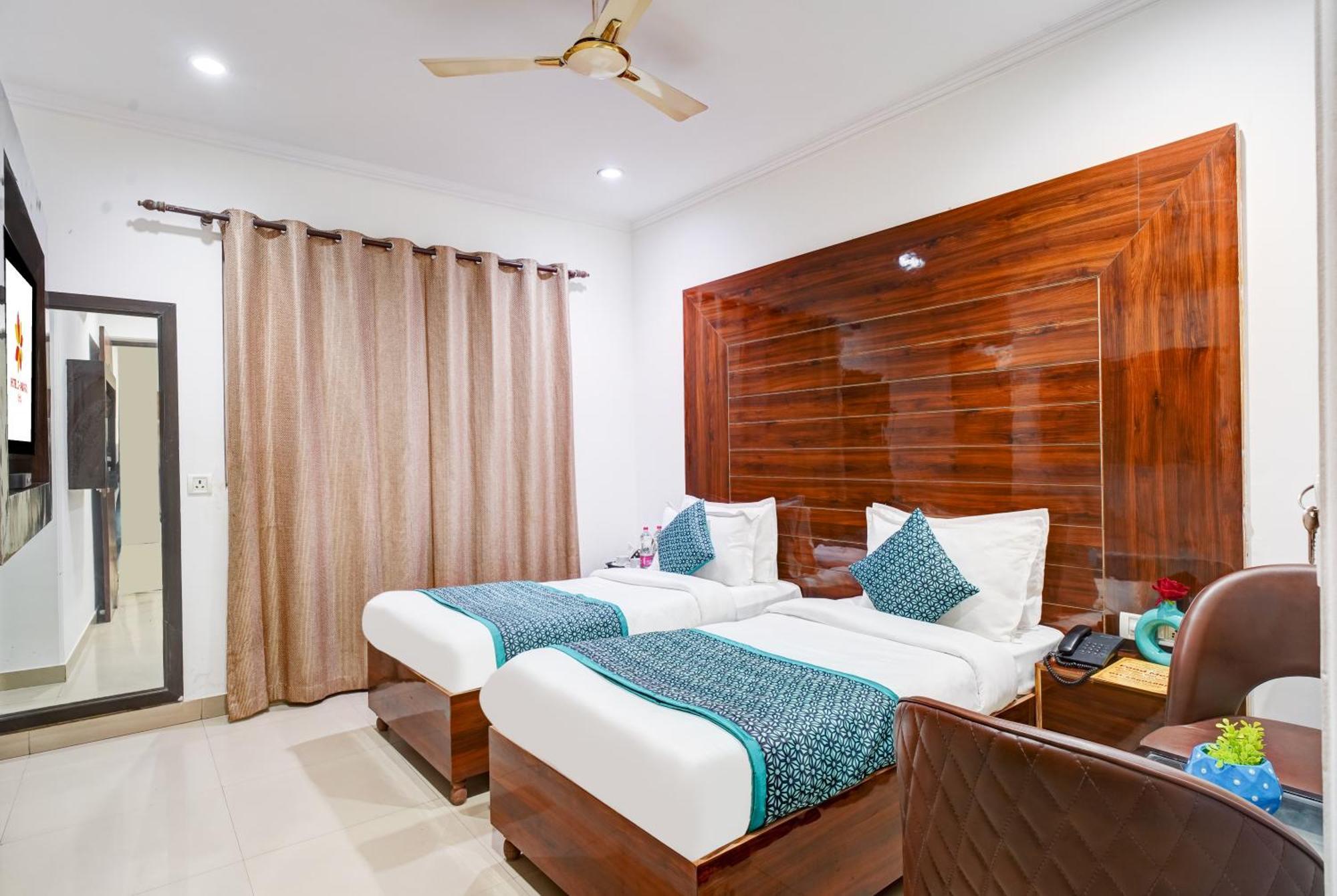 Hotel Chanakya Inn Ню Делхи Екстериор снимка