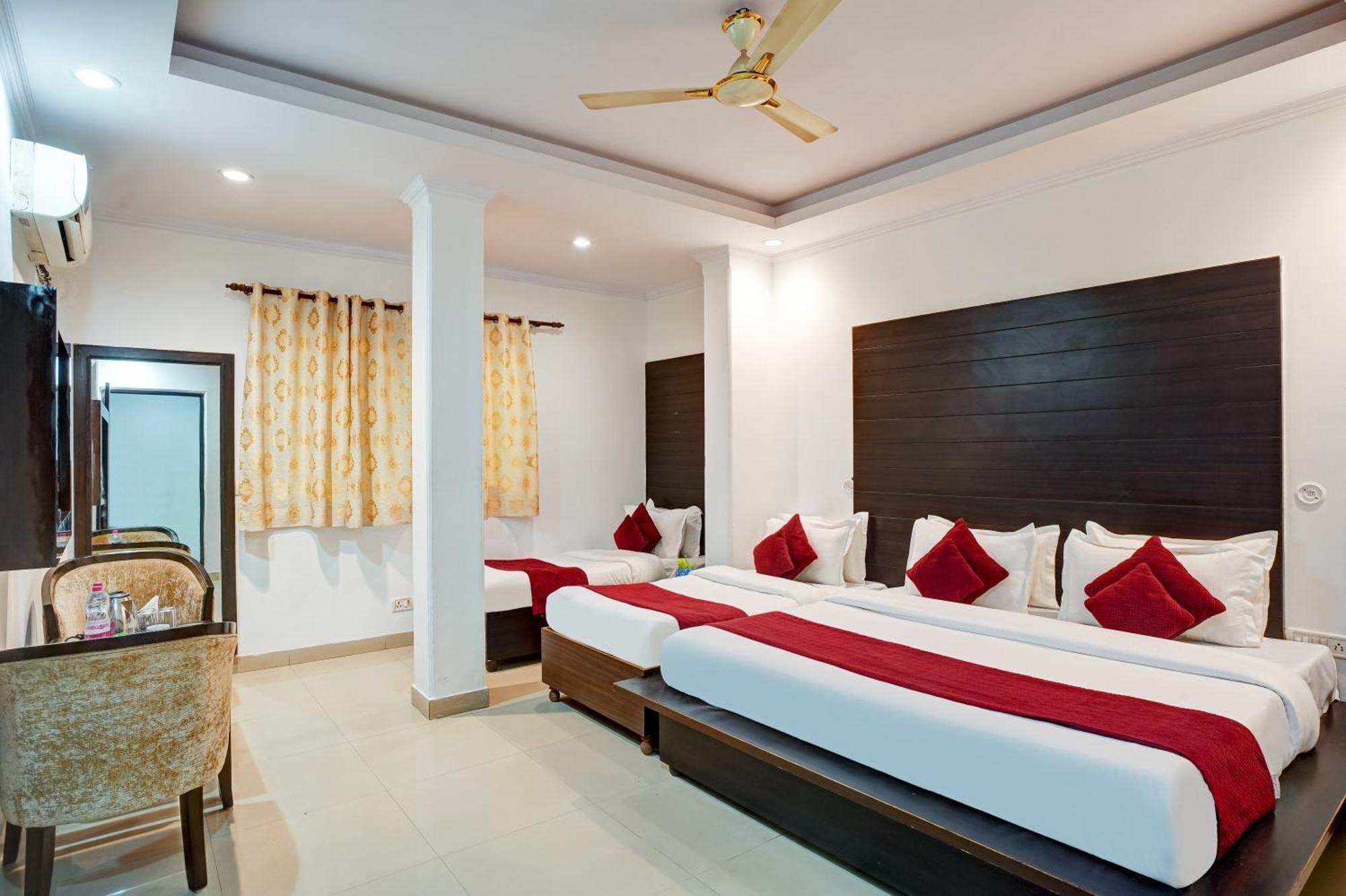 Hotel Chanakya Inn Ню Делхи Екстериор снимка