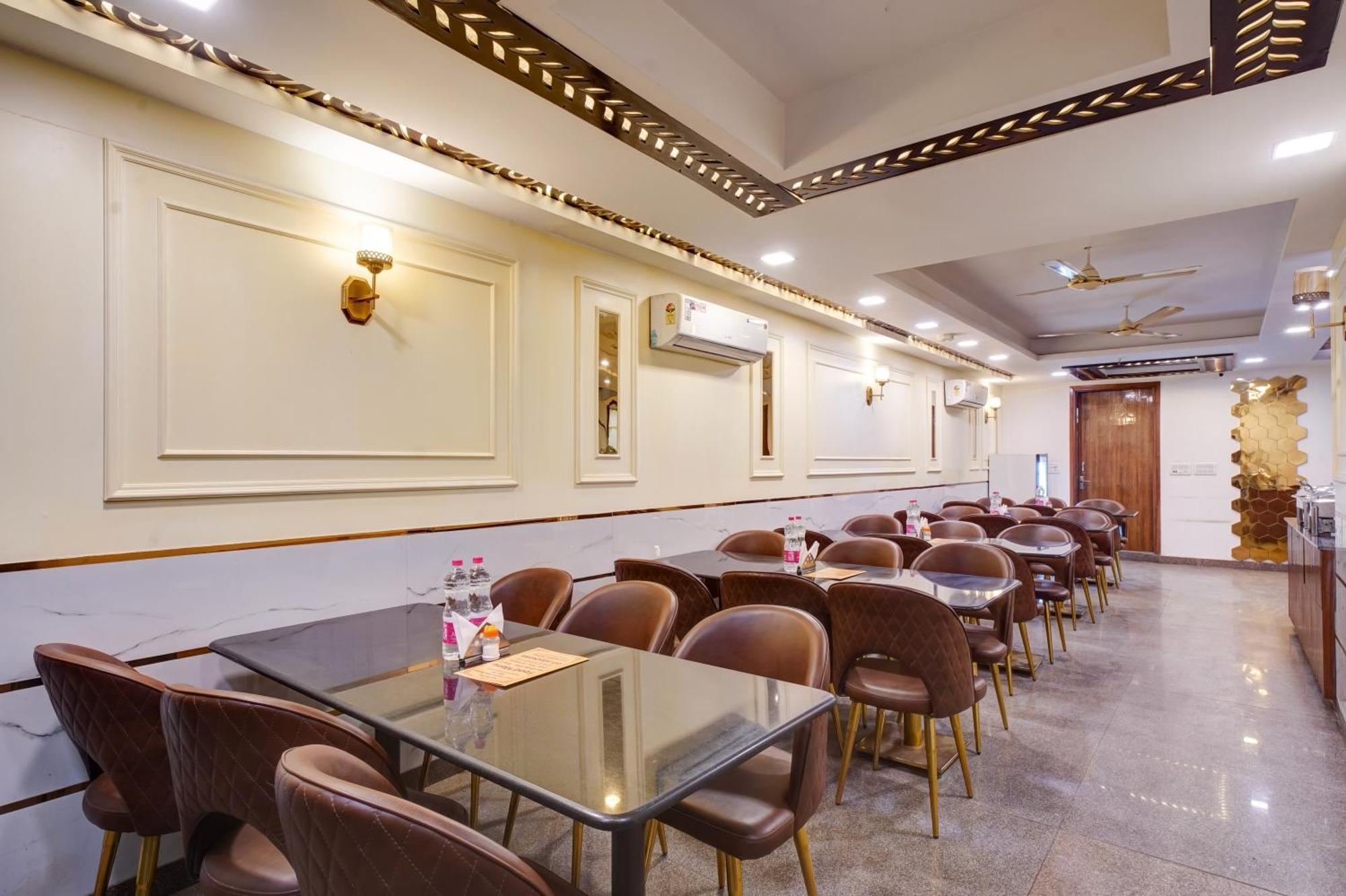 Hotel Chanakya Inn Ню Делхи Екстериор снимка