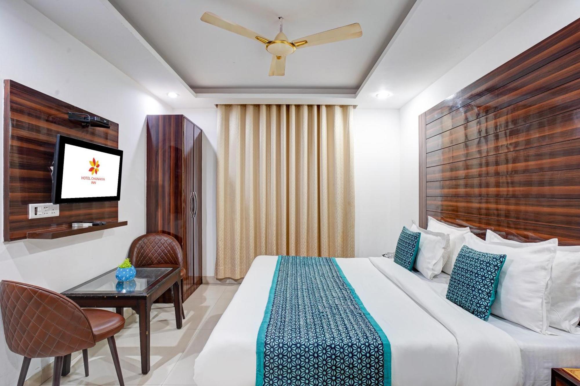 Hotel Chanakya Inn Ню Делхи Екстериор снимка