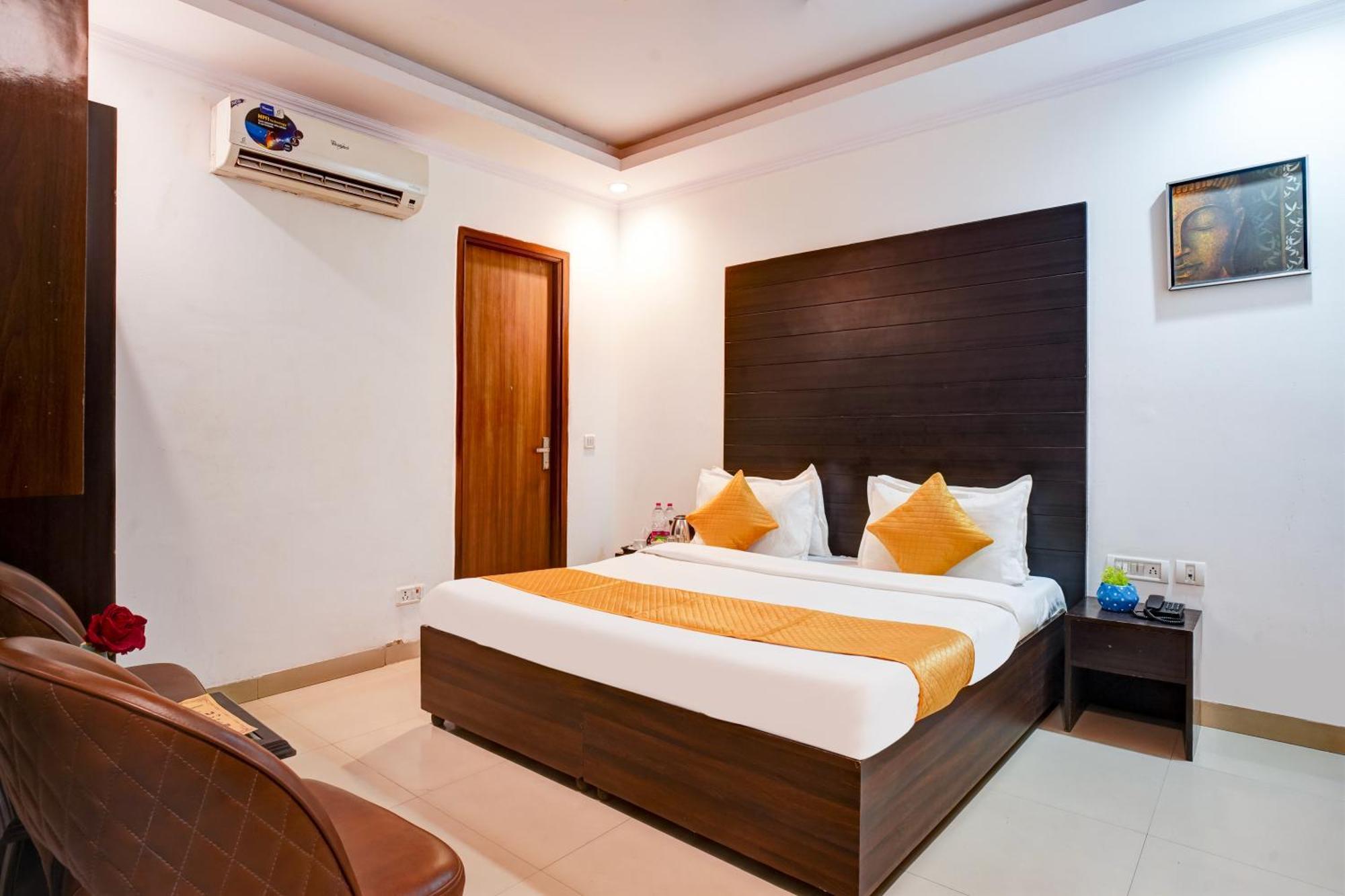 Hotel Chanakya Inn Ню Делхи Екстериор снимка